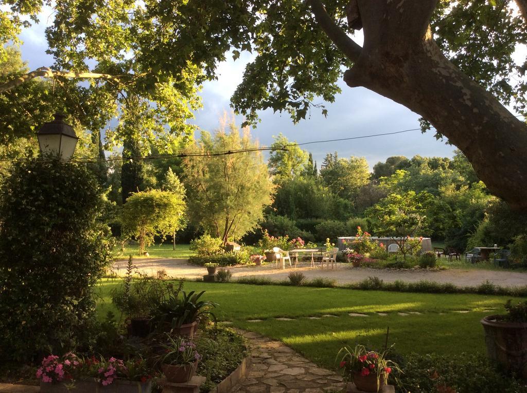 Villa La Petite Seigneurette Villeneuve-lès-Avignon Exterior foto